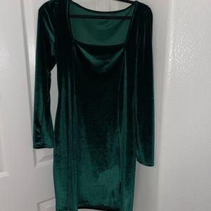 Green velvet bodycon dress. Size XL. Only worn once.